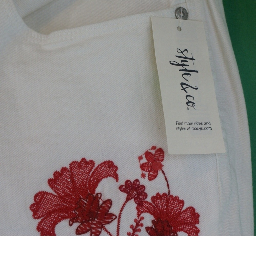 Style & Co Curvy Boyfriend Jeans White Red Floral Embroidery Mid Rise Size 8 NEW - Picture 5 of 16